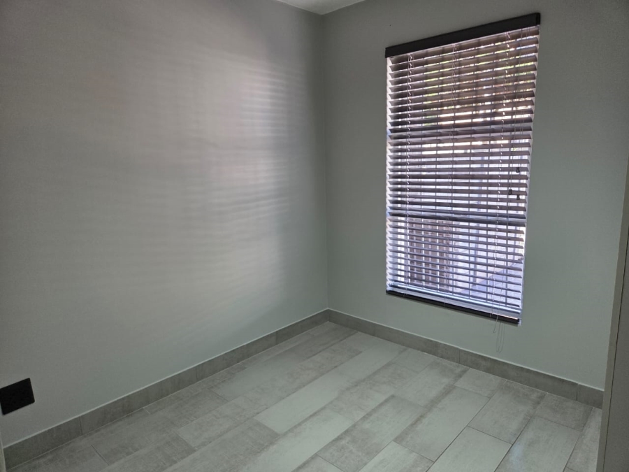 To Let 2 Bedroom Property for Rent in Oakglen Western Cape
